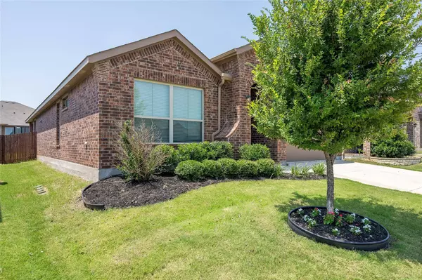 2428 Clay Creek Lane, Fort Worth, TX 76177