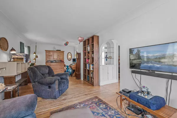 4042 Queen AVE N, Minneapolis, MN 55412