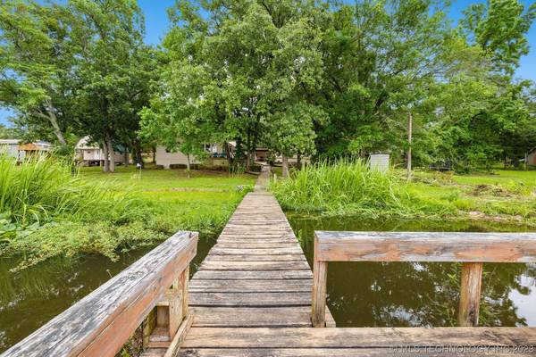 1084 Peninsula DR, Fort Towson, OK 74735