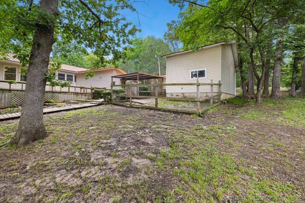 1084 Peninsula DR, Fort Towson, OK 74735