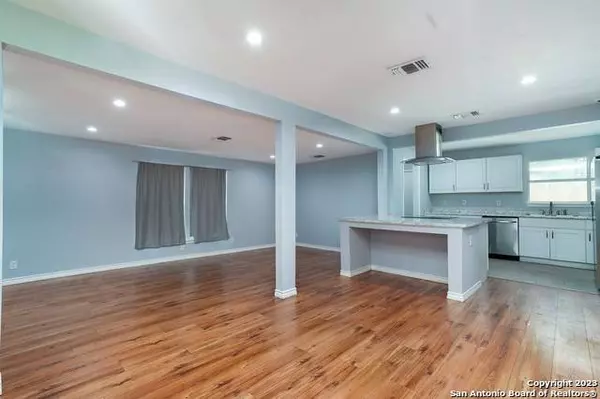 251 RADIANCE AVE, San Antonio, TX 78218-2539