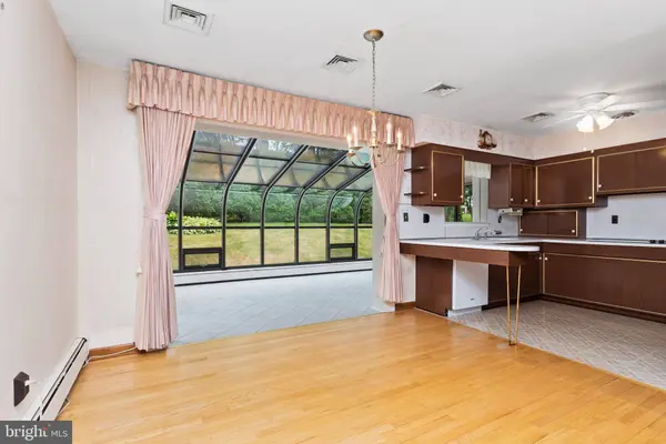 864 HILLSIDE DR, Camp Hill, PA 17011