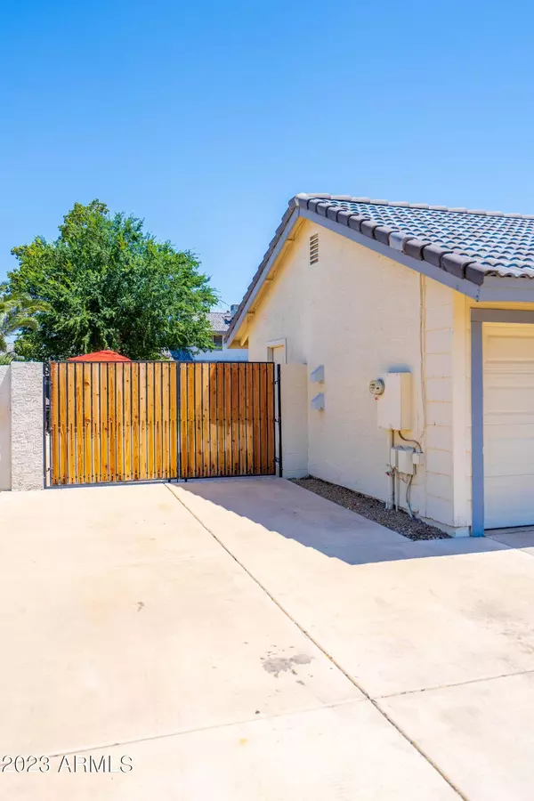 8038 W BLOOMFIELD Road, Peoria, AZ 85381