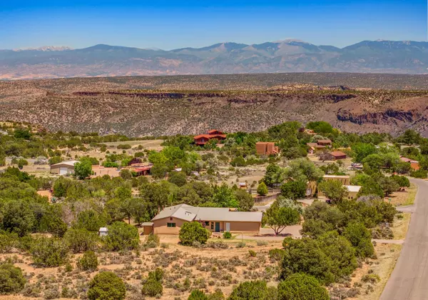 1 Agila CT, White Rock, NM 87547