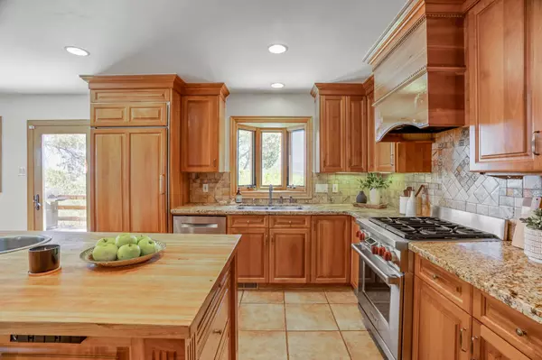 1 Agila CT, White Rock, NM 87547