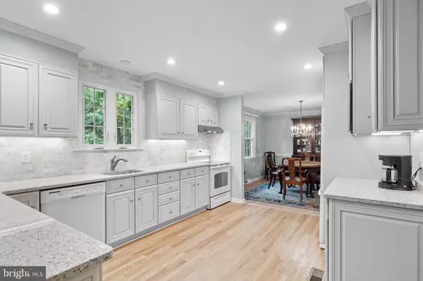 707 N COUNTRY CLUB DR, Newark, DE 19711