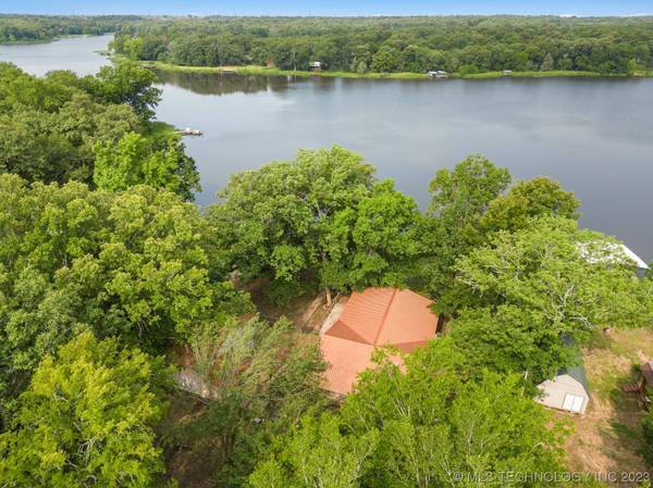 1084 Peninsula DR, Fort Towson, OK 74735