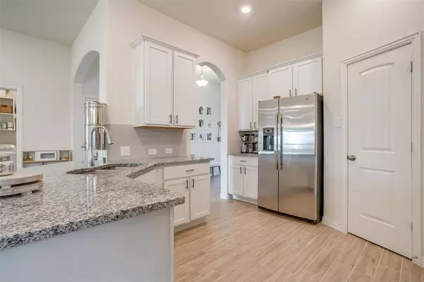 5613 Annie Creek Road, Fort Worth, TX 76126