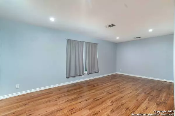 251 RADIANCE AVE, San Antonio, TX 78218-2539