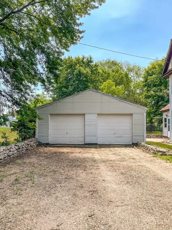 110 W Riverside AVE, Melrose, MN 56352