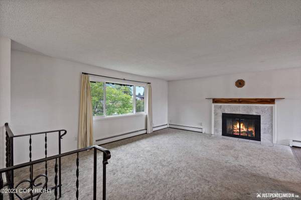 9121 Noble CIR, Anchorage, AK 99502