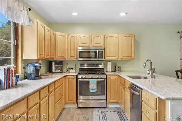 11274 OAK Road, Otisville, MI 48463