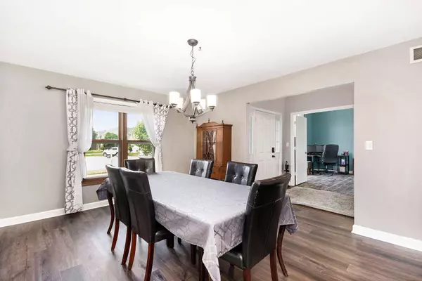 2461 Hayloft LN, Elgin, IL 60124