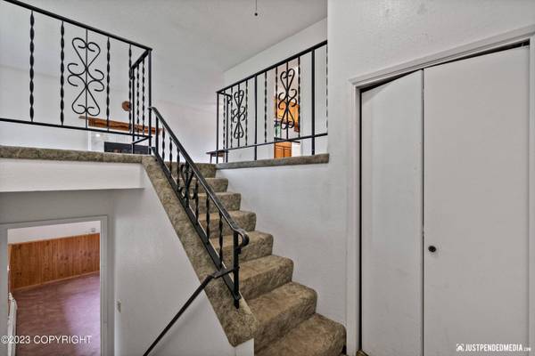 9121 Noble CIR, Anchorage, AK 99502