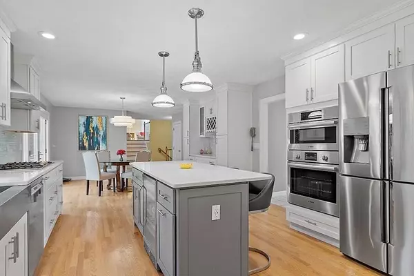 27 Stoneybrook Cir, Andover, MA 01810