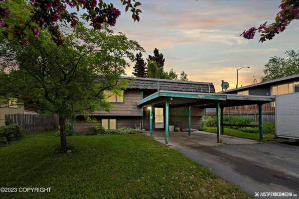 9121 Noble CIR, Anchorage, AK 99502