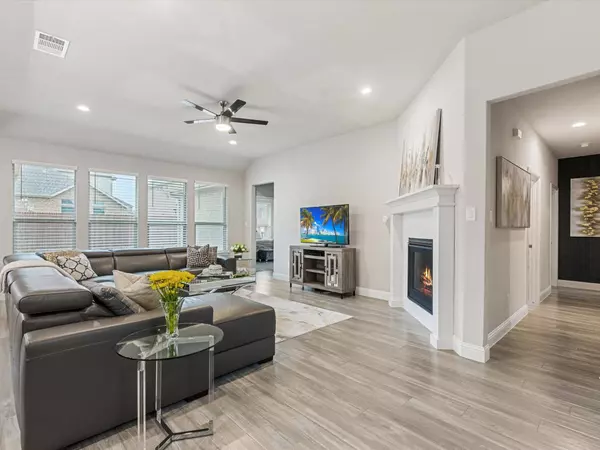 3615 Hidden Hollow Drive, Grand Prairie, TX 76065