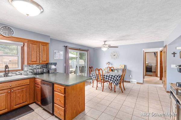 6870 Sherwood Drive, Jenison, MI 49428