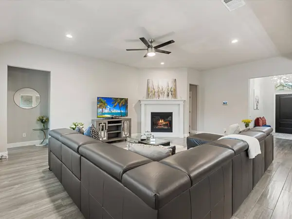 3615 Hidden Hollow Drive, Grand Prairie, TX 76065