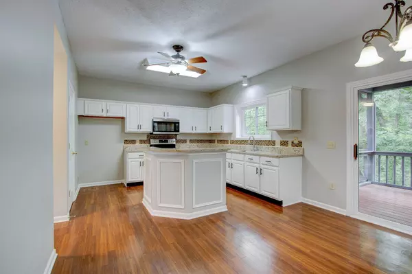 9761 Logan LN, Fishers, IN 46038