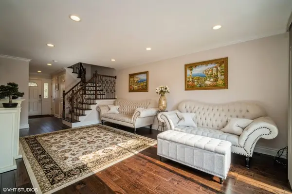 691 Lakeside Circle Drive, Wheeling, IL 60090