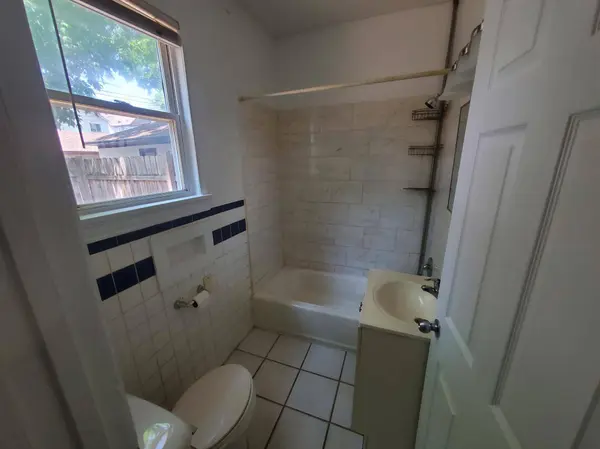 2811 Lyndale AVE N, Minneapolis, MN 55411