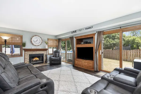 2461 Hayloft LN, Elgin, IL 60124