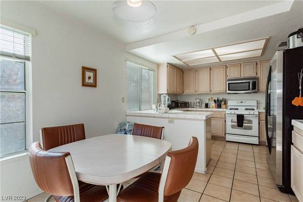 1130 Middleriver Court, Las Vegas, NV 89123