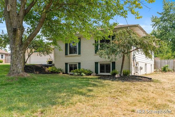6870 Sherwood Drive, Jenison, MI 49428