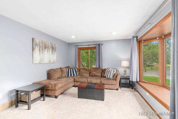 6870 Sherwood Drive, Jenison, MI 49428