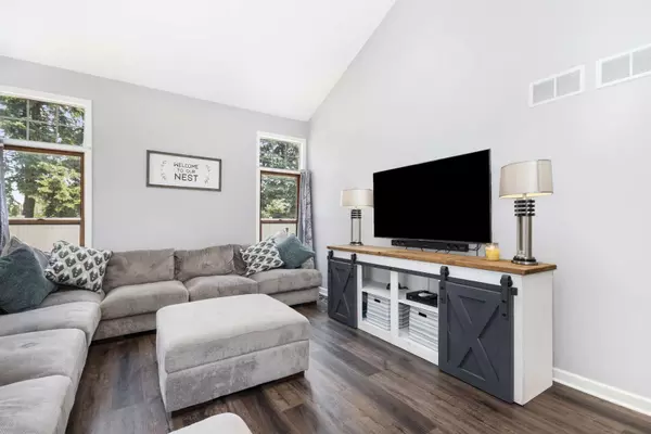 2461 Hayloft Lane, Elgin, IL 60124