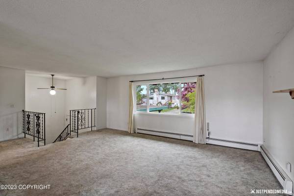 9121 Noble CIR, Anchorage, AK 99502