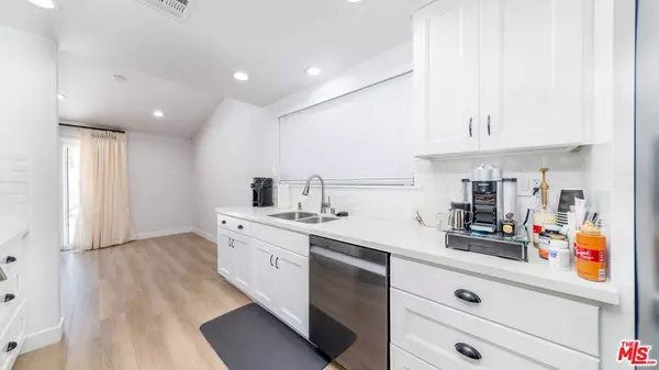 20519 Londelius St, Winnetka, CA 91306