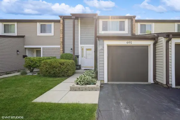 691 Lakeside Circle Drive, Wheeling, IL 60090