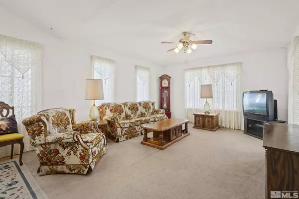 2355 Albatross Way, Sparks, NV 89441-5875