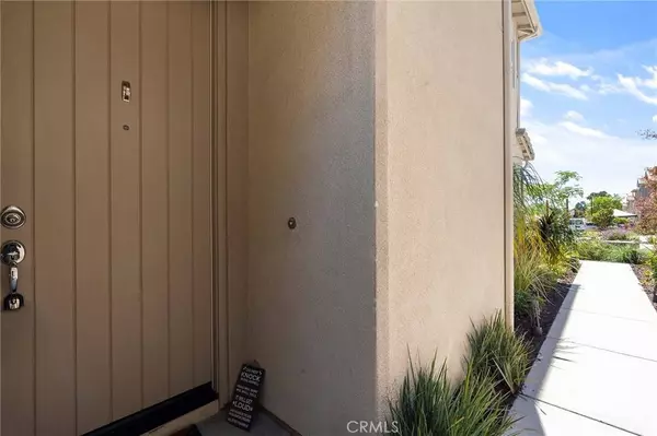 2057 White Alder LN, Vista, CA 92084