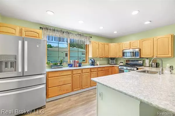 11274 OAK Road, Otisville, MI 48463