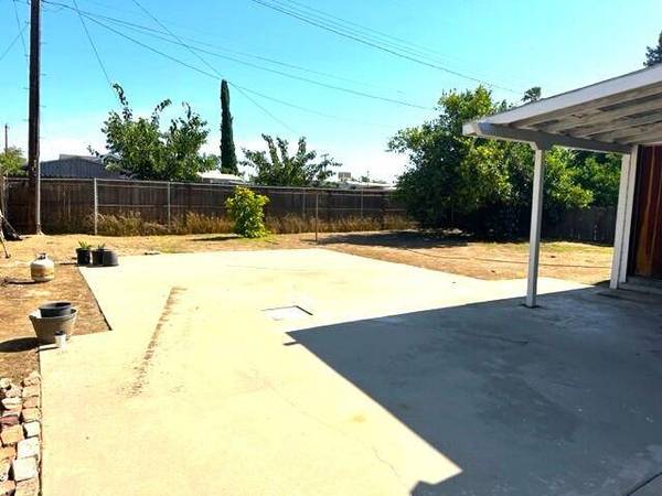 292 E Birch Street, Farmersville, CA 93223