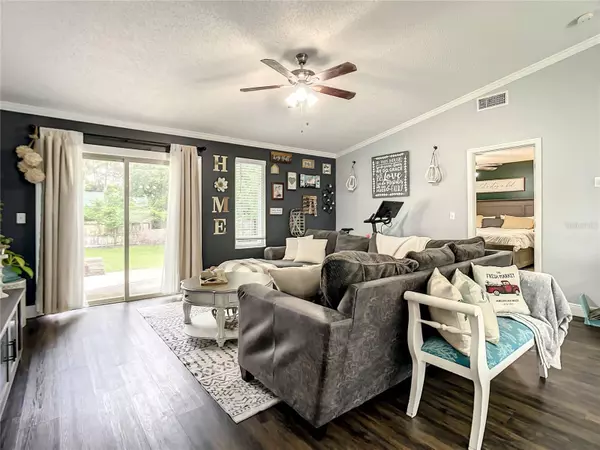 2221 NEEDLE PALM DR, Edgewater, FL 32141