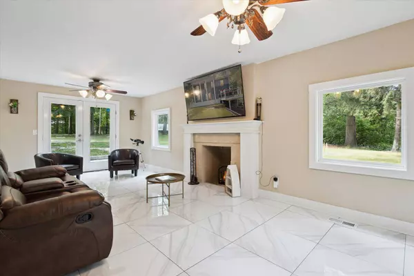 52998 Twin Lakeview Drive, Dowagiac, MI 49047