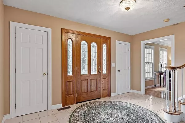 27 Stoneybrook Cir, Andover, MA 01810