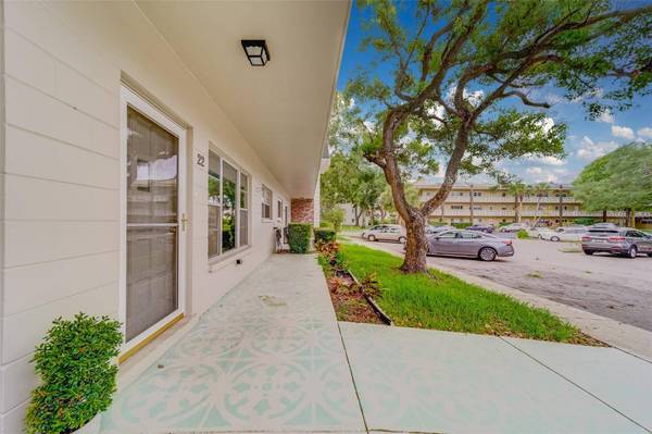 2426 PERSIAN DR #22, Clearwater, FL 33763