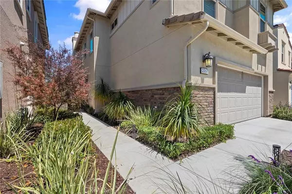 2057 White Alder LN, Vista, CA 92084