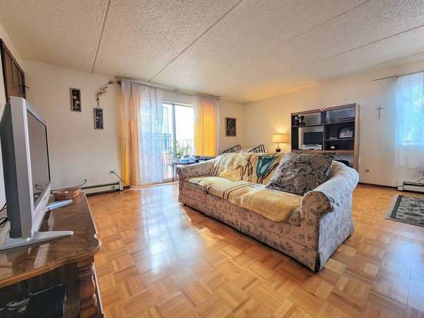 5543 W Higgins AVE #2, Chicago, IL 60630