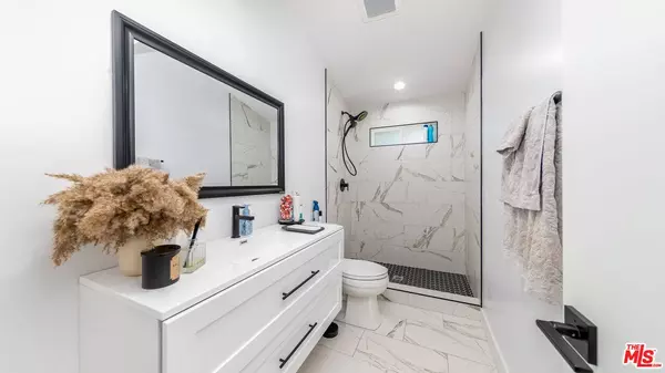 20519 Londelius St, Winnetka, CA 91306