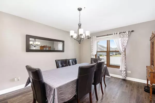 2461 Hayloft Lane, Elgin, IL 60124