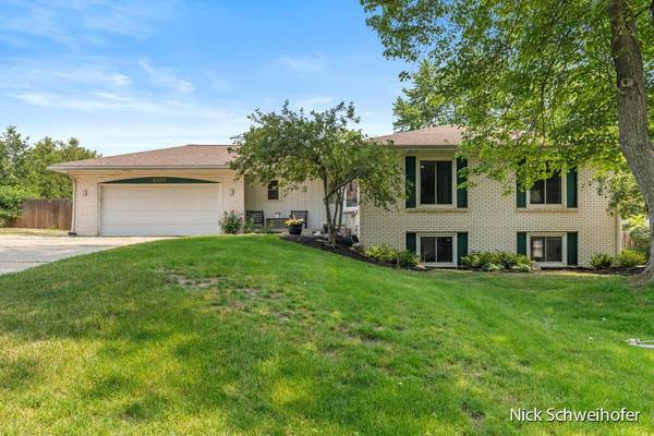 6870 Sherwood Drive, Jenison, MI 49428