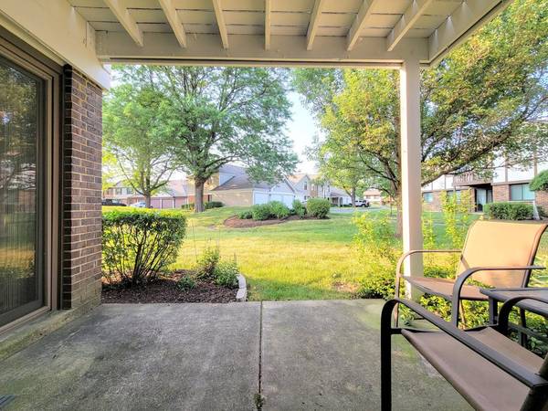 1326 7 Pines RD #D1, Schaumburg, IL 60193