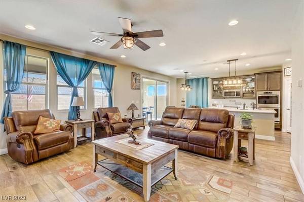 8090 Pinyon Ridge Street, Las Vegas, NV 89166