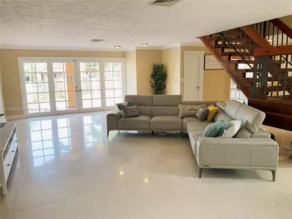 531 SW 101st Ter, Plantation, FL 33324